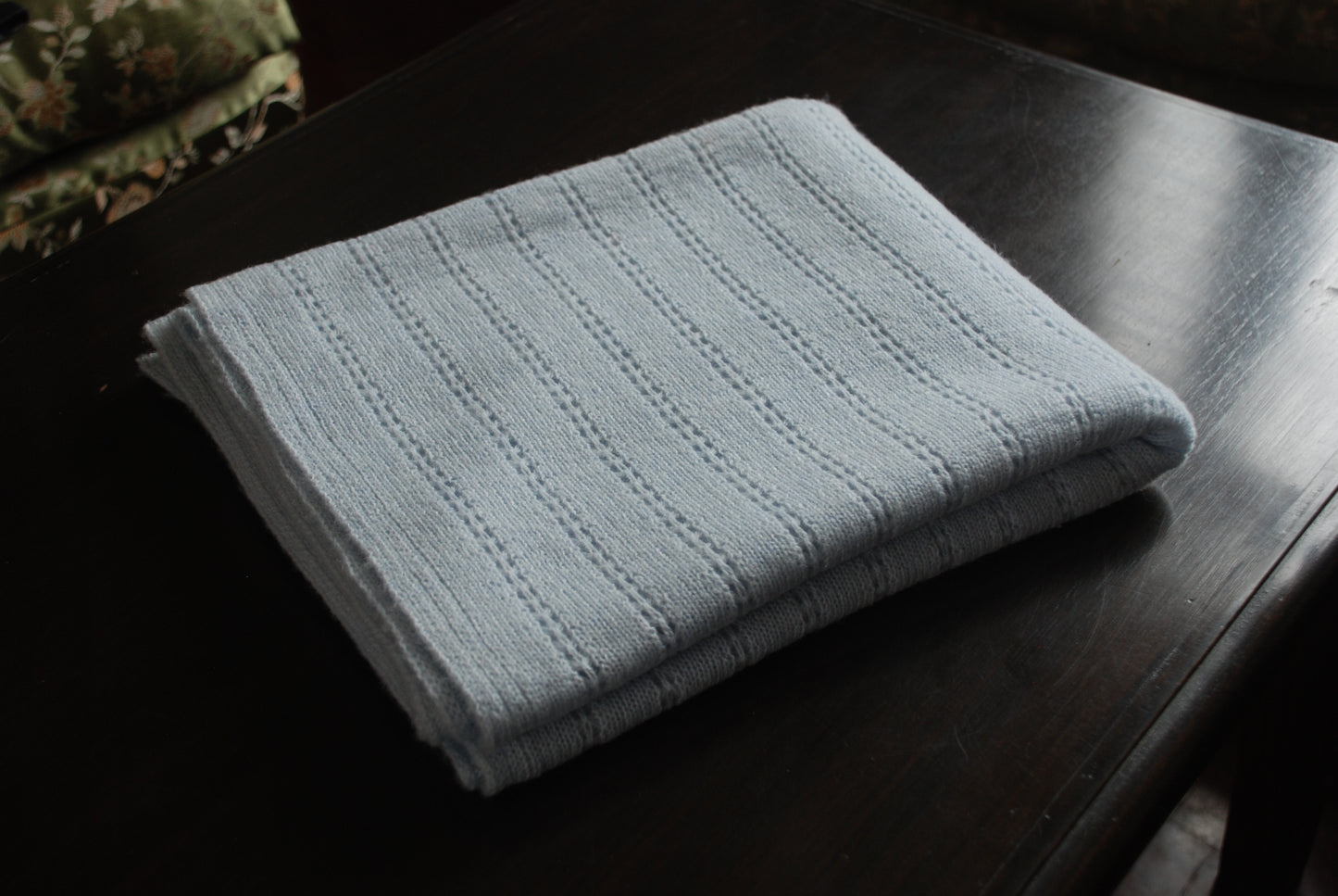 Knitted cashmere stole