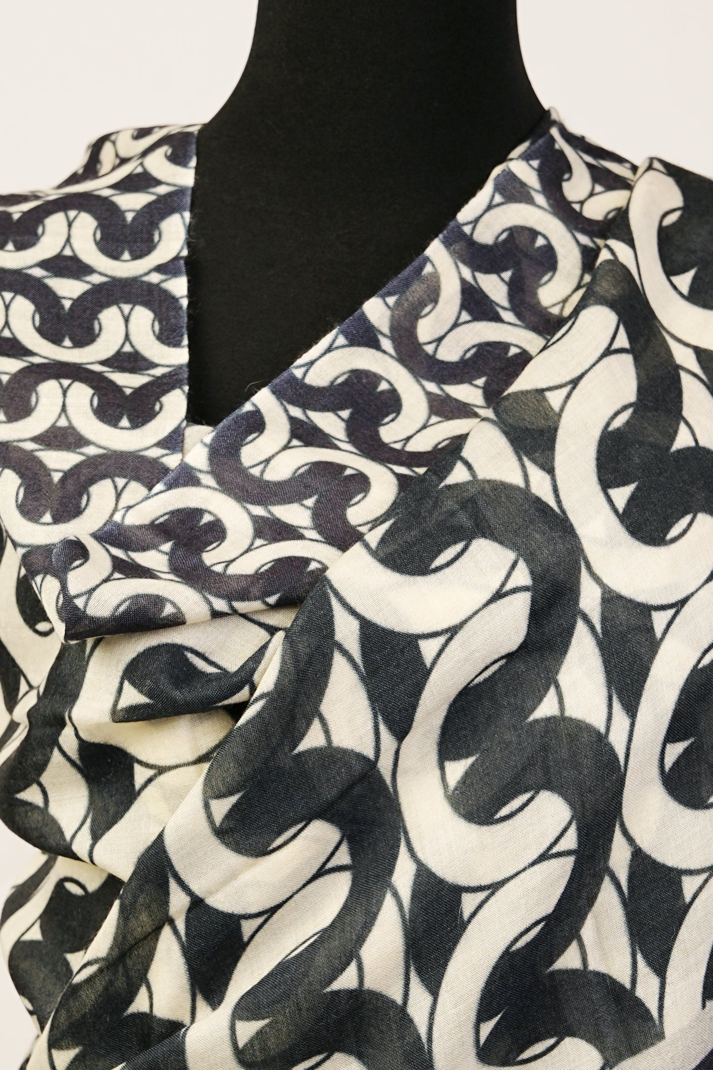 Gray and Black Silk Shaw in Pashmina with Links Print