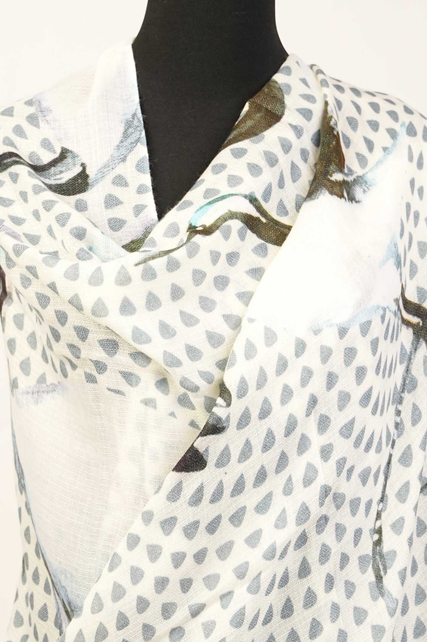 Charming pattern of white flamingos cashmere silk shawl