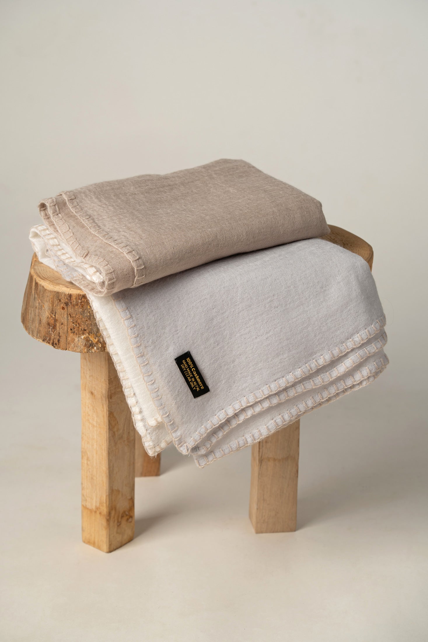 Experience Timeless Elegance with Our Ivory 100% Pashmina Wool Shawl