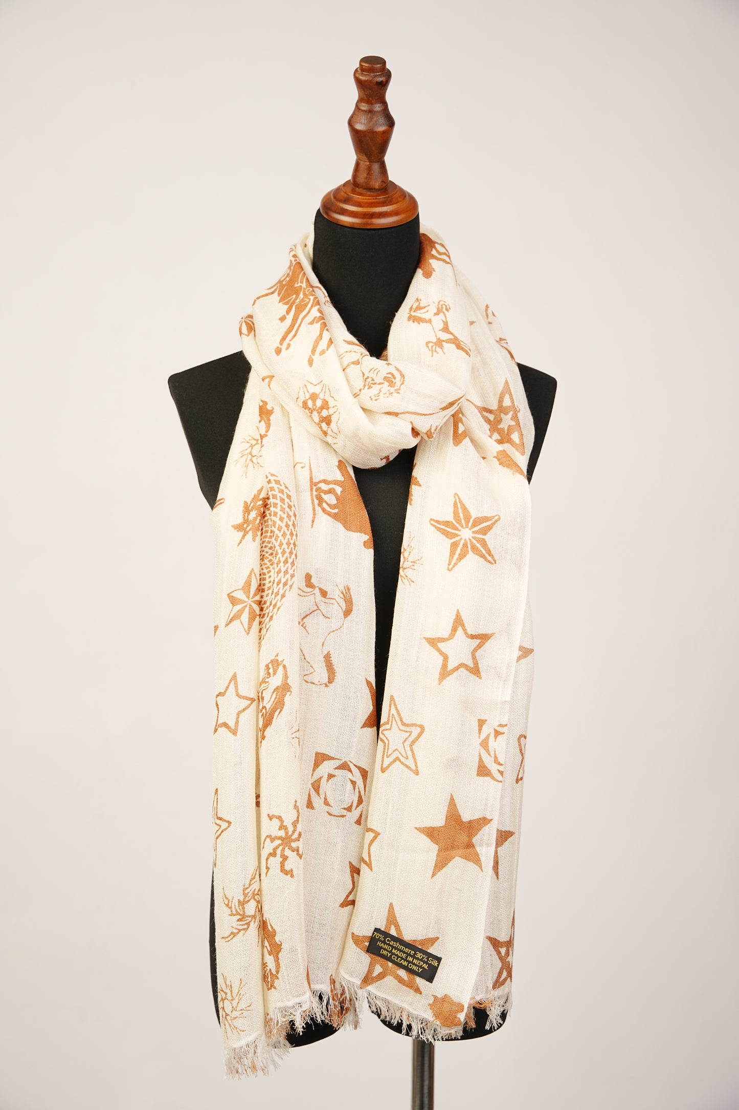 Mahabharat print Pashmina Shawl  features Arjuna and Krishna riding a chariot