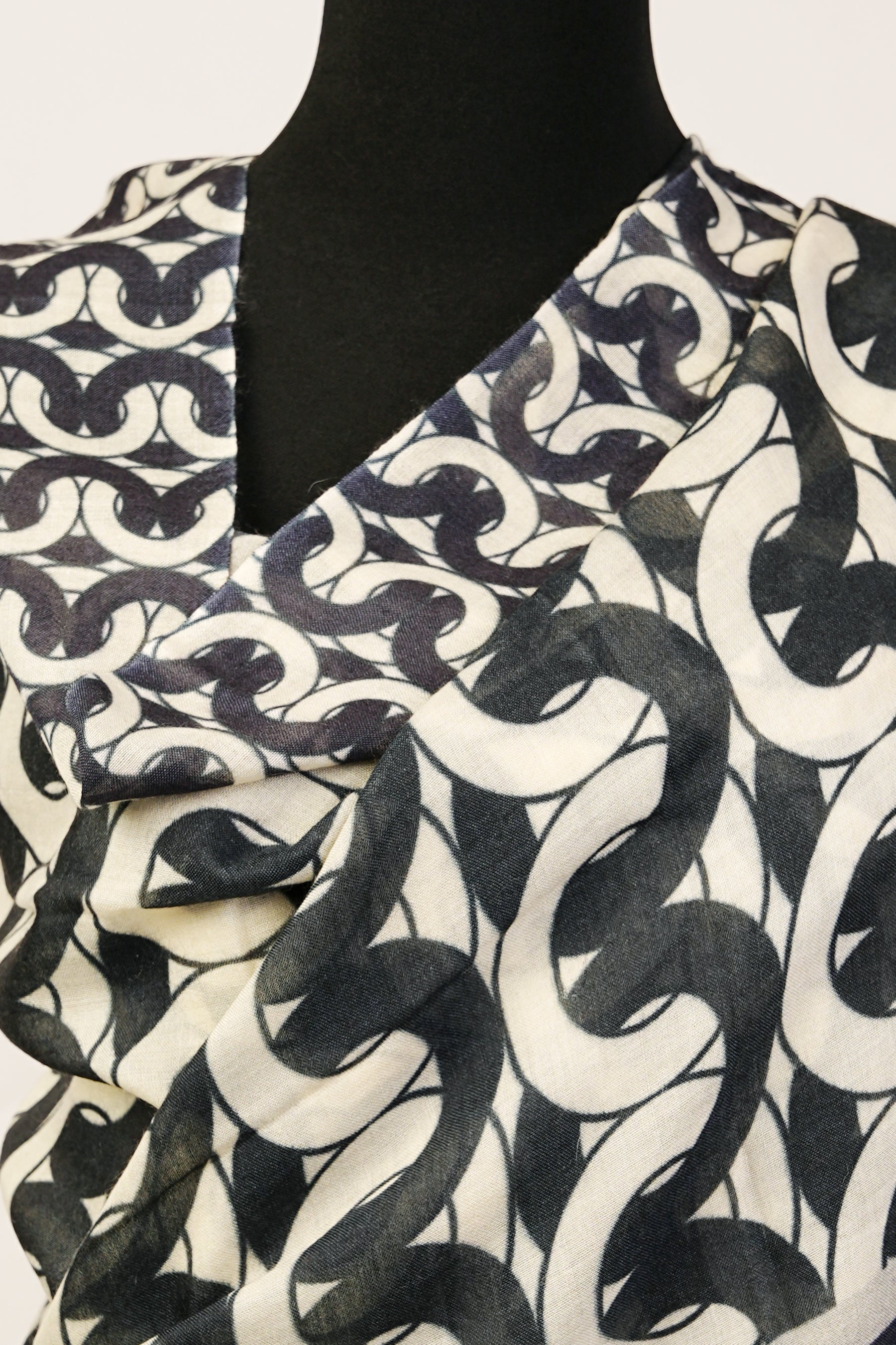 Gray and Black Silk Shaw in Pashmina with Links Print