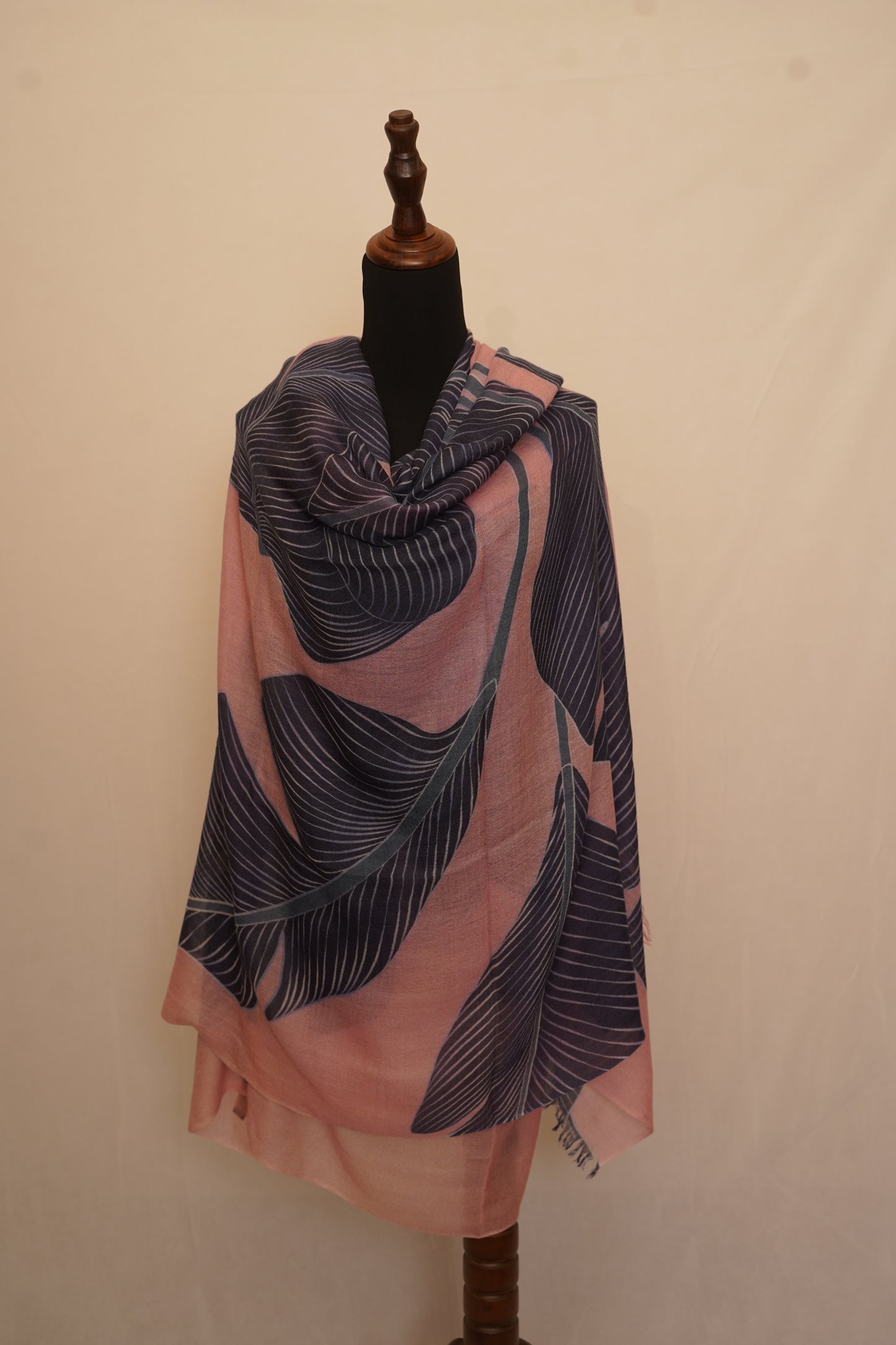 Premium Cashmere Leaf Design Shawl – Ultra-Soft Lightweight Wrap